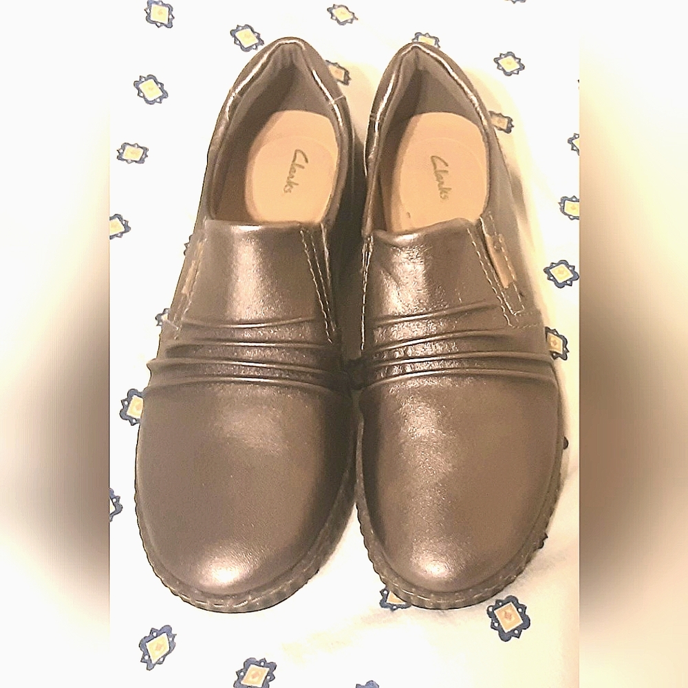 Clarks Bronze Loafers Slip-on Shoes Mens or Womens